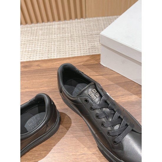 GIVENCHY Sneakers