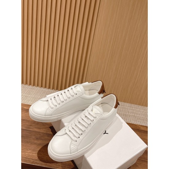 GIVENCHY Sneakers