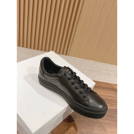GIVENCHY Sneakers
