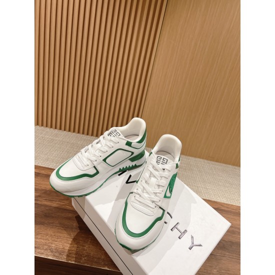 GIVENCHY Sneakers