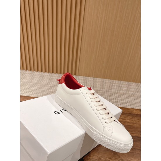 GIVENCHY Sneakers