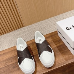 GIVENCHY Sneakers