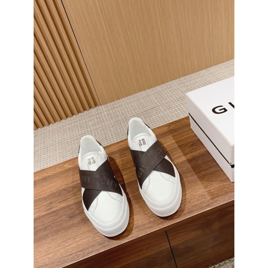 GIVENCHY Sneakers