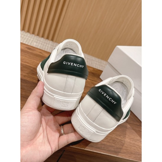 GIVENCHY Sneakers