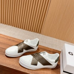 GIVENCHY Sneakers