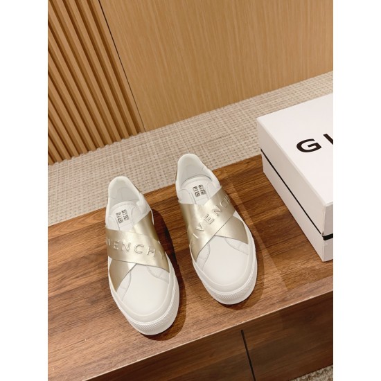 GIVENCHY Sneakers