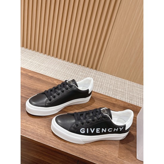 GIVENCHY Sneakers