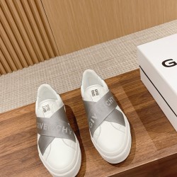 GIVENCHY Sneakers