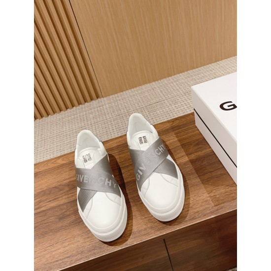 GIVENCHY Sneakers