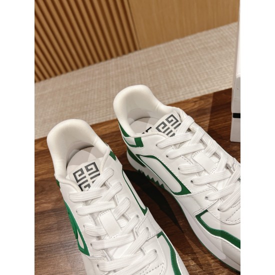 GIVENCHY Sneakers