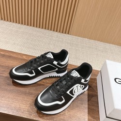 GIVENCHY Sneakers