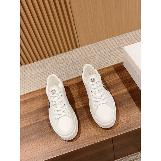 GIVENCHY Sneakers