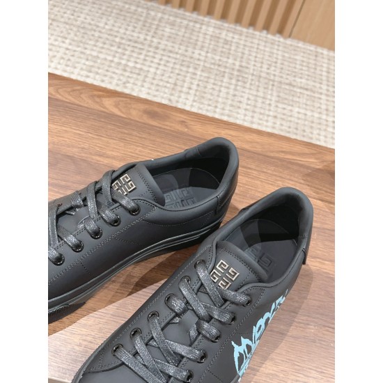 GIVENCHY Sneakers