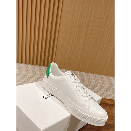 GIVENCHY Sneakers