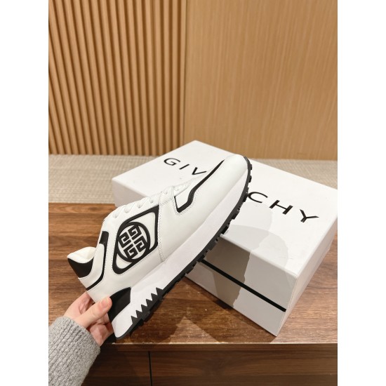 GIVENCHY Sneakers