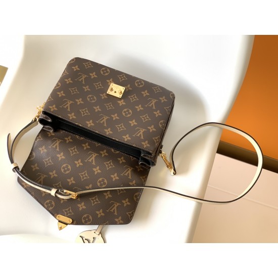 LV Pochette