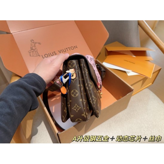 LV Pochette