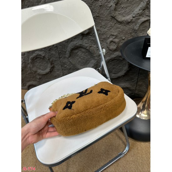 LV Coussin