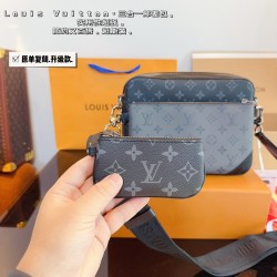 LV Pochette