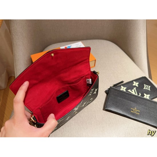LV Pochette