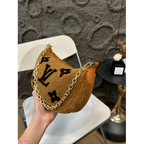LV Coussin