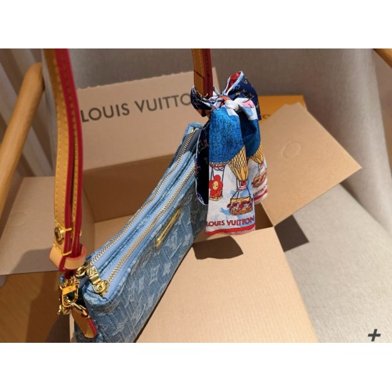 LV Pochette