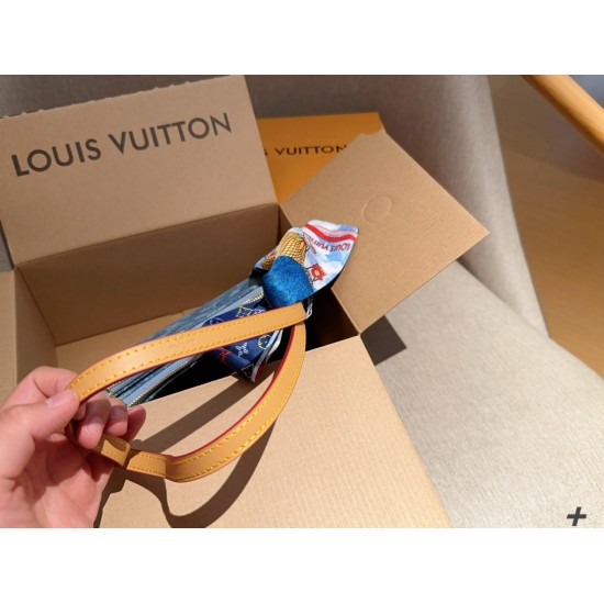 LV Pochette