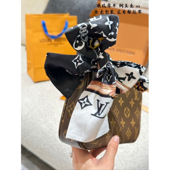 LV Pochette