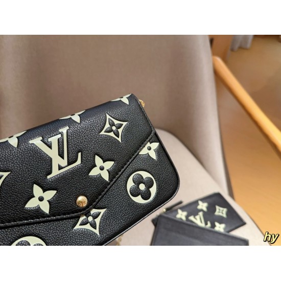 LV Pochette