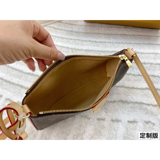 LV Pochette