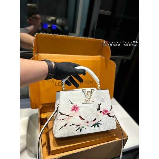 LV Capucines
