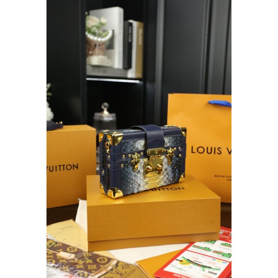 LV Petite Malle
