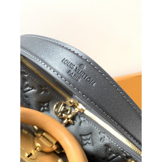 LV Pochette