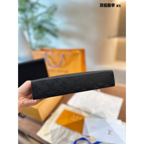 LV Pouch
