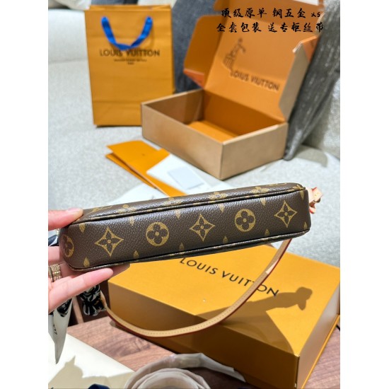 LV Pochette