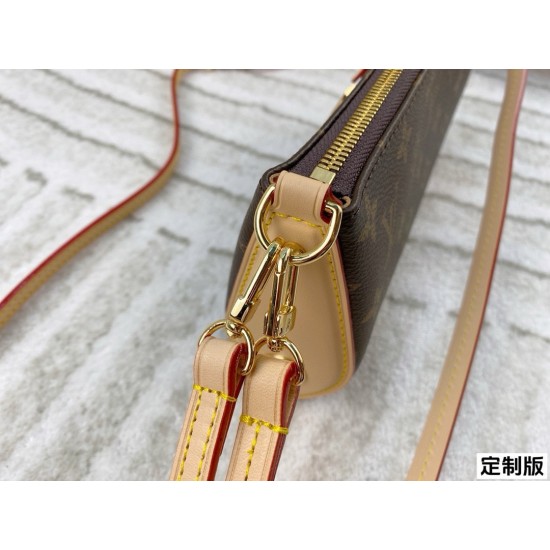 LV Pochette