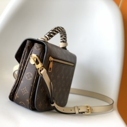 LV Pochette