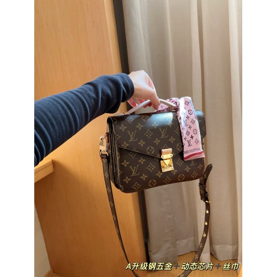 LV Pochette