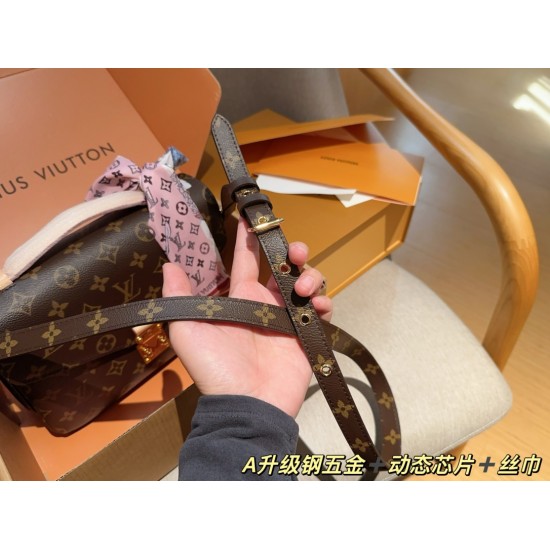 LV Pochette