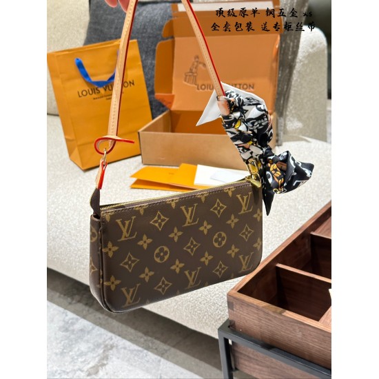 LV Pochette