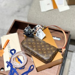 LV Pochette