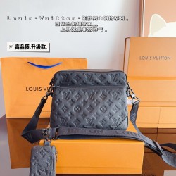 LV Pochette