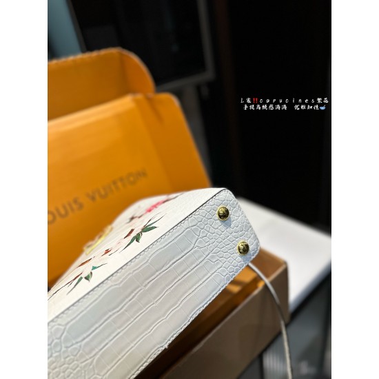 LV Capucines