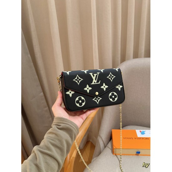 LV Pochette