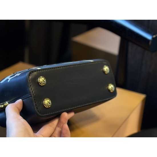 LV Capucines