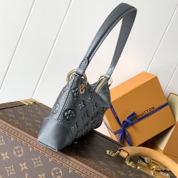 LV Pochette