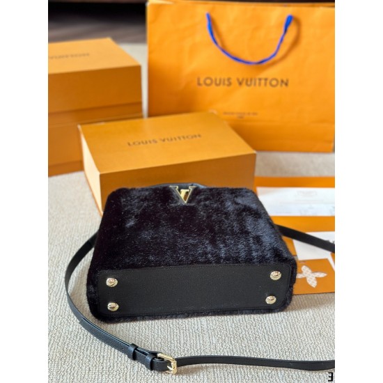 LV Capucines
