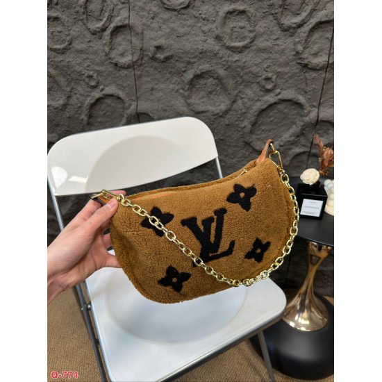 LV Coussin