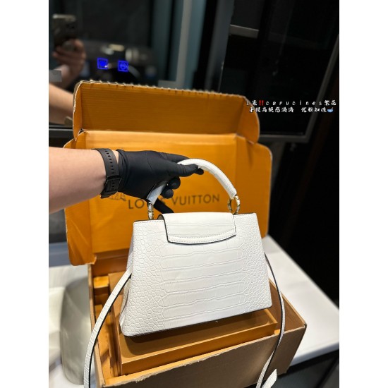 LV Capucines