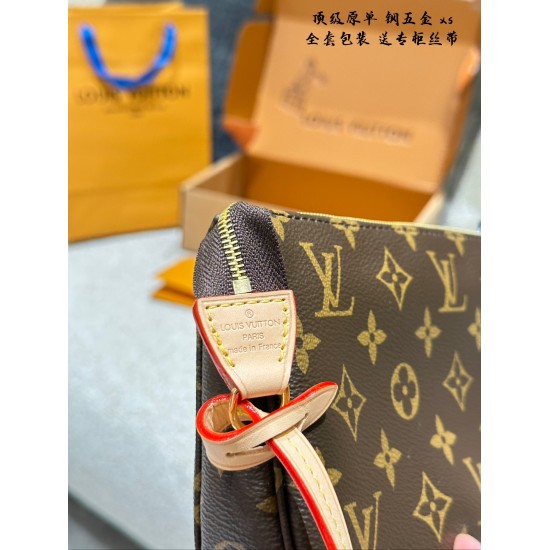 LV Pochette